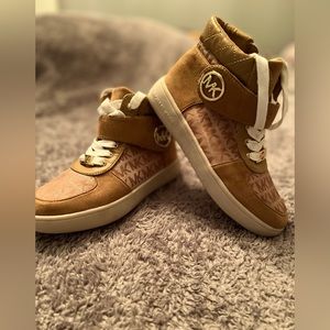 Michael KORS Sneakers size 2 (little girl) ¡NEW!